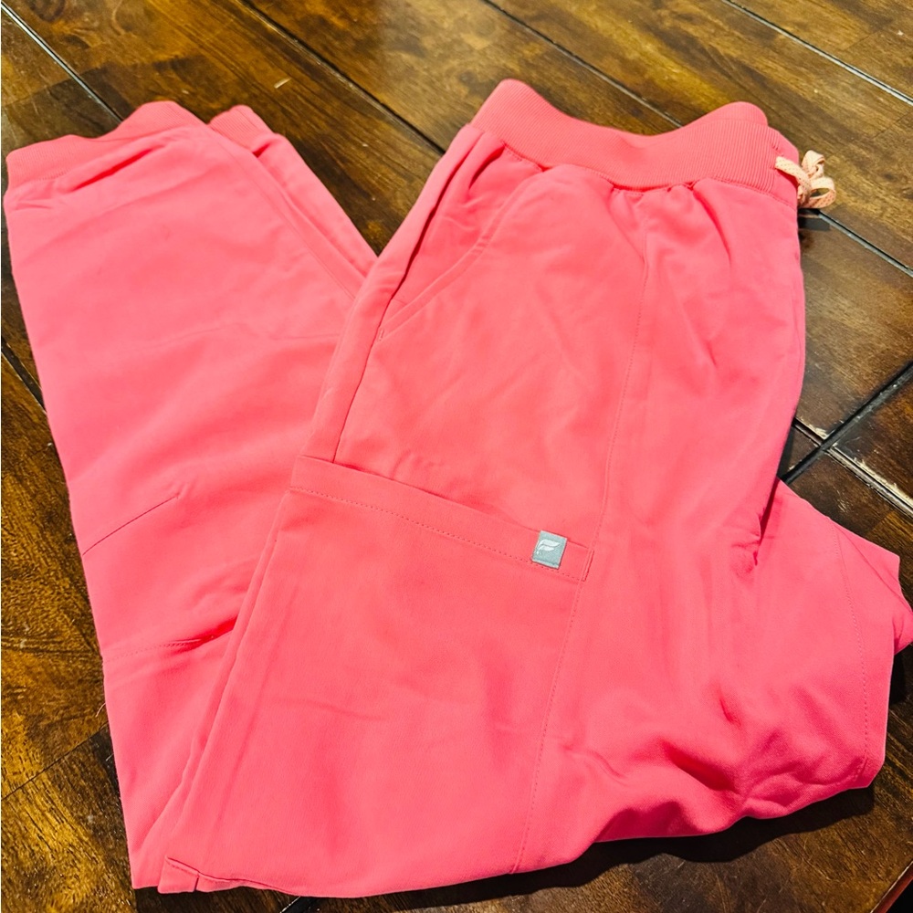 Fabletics Pink Scrub Set - Picture 4 of 4